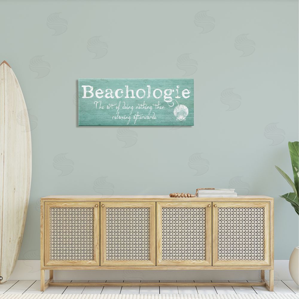 Graffitee Studios Beachologie Weathered Sign Clever Grainy Shell Motif