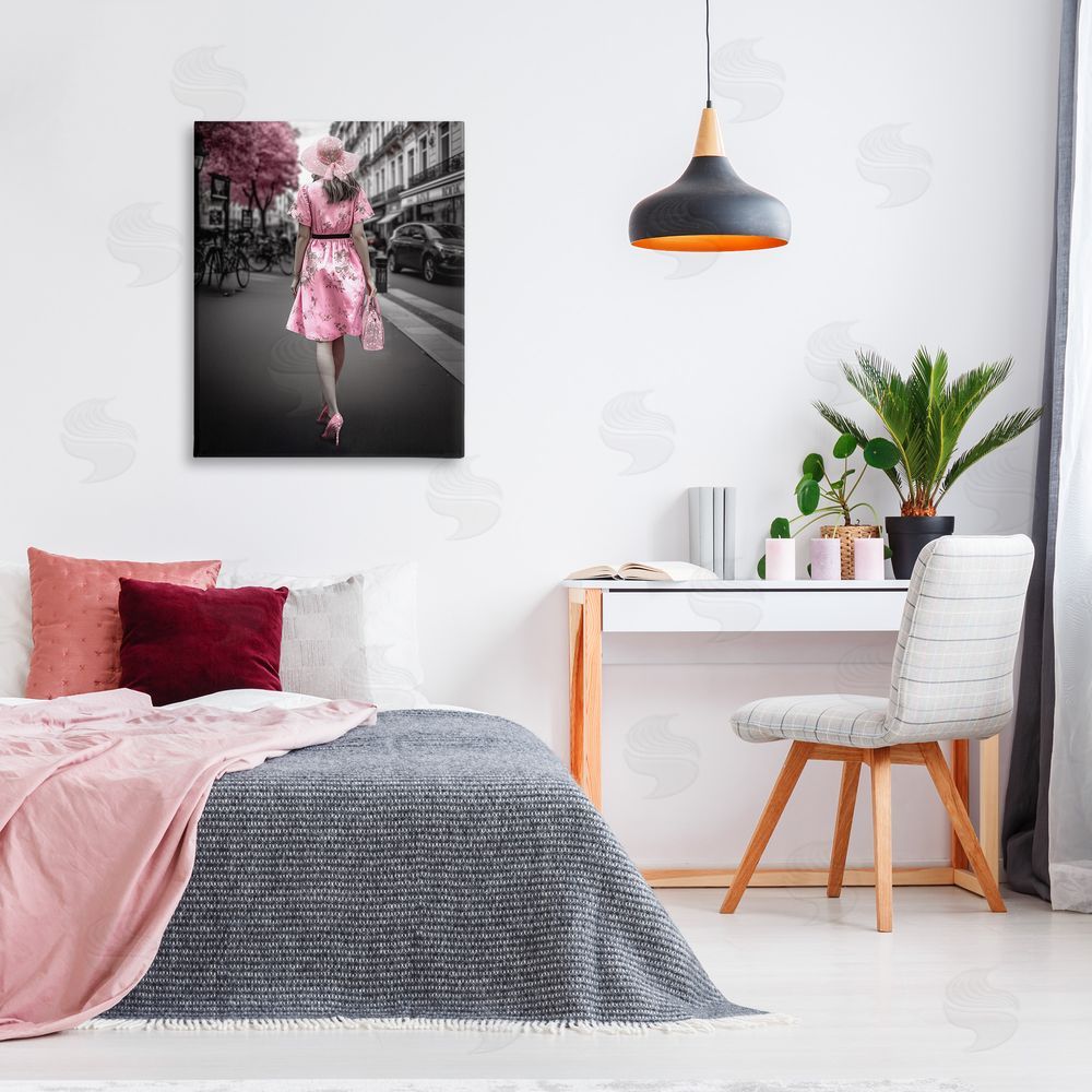 Ziwei Li Trendy Woman in City