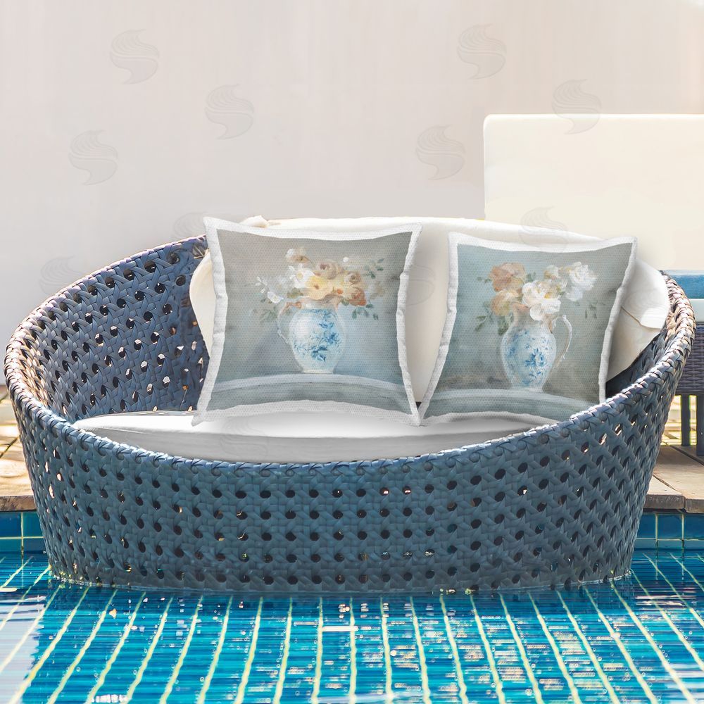 Danhui Nai Heirloom Bouquet Pitcher Outdoor Quick-Dry Polyester Printed Throw Pillow in Back Yard