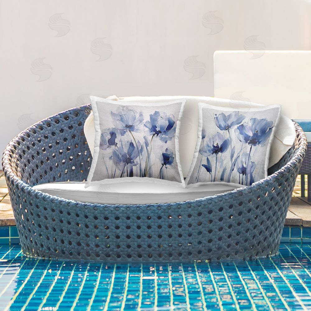 Sasha Blue Blooms Motif Outdoor Quick-Dry Polyester Printed Throw Pillow in Back Yard