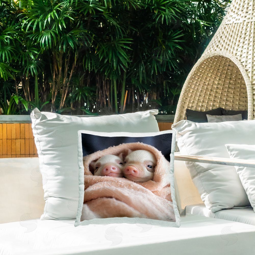 Roozbeh Soft Cuddling Piglets Outdoor Quick-Dry Polyester Printed Throw Pillow in Back Yard