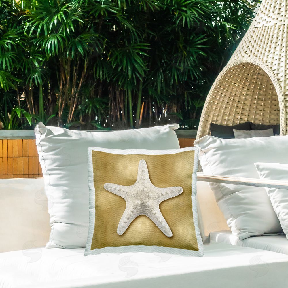 Caroline Kelly Starfish on Glam Outdoor Quick-Dry Polyester Printed Throw Pillow in Back Yard
