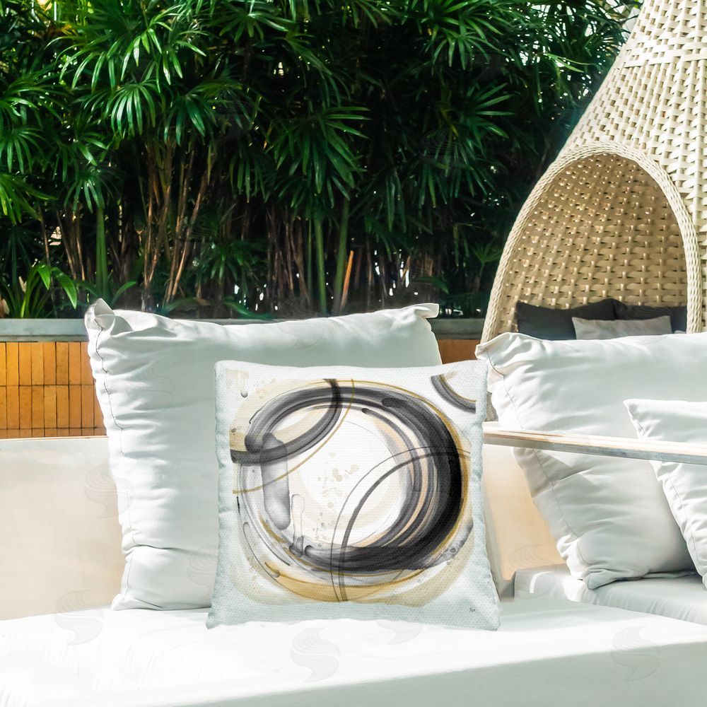 Nan Aligned Circles Abstraction Outdoor Quick-Dry Polyester Printed Throw Pillow in Back Yard