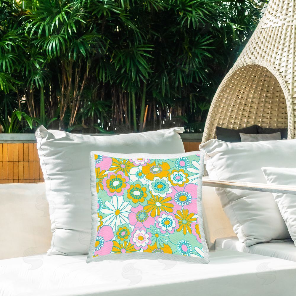 Carrie Cantwell Groovy Flower Pattern Outdoor Quick-Dry Polyester Printed Throw Pillow in Back Yard