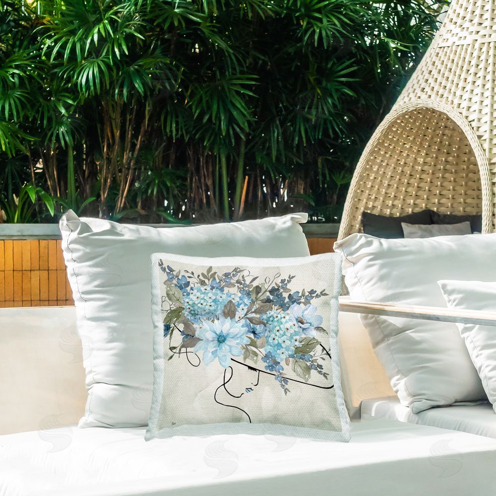 Nan Floral Fashion Hat Outdoor Quick-Dry Polyester Printed Throw Pillow in Back Yard