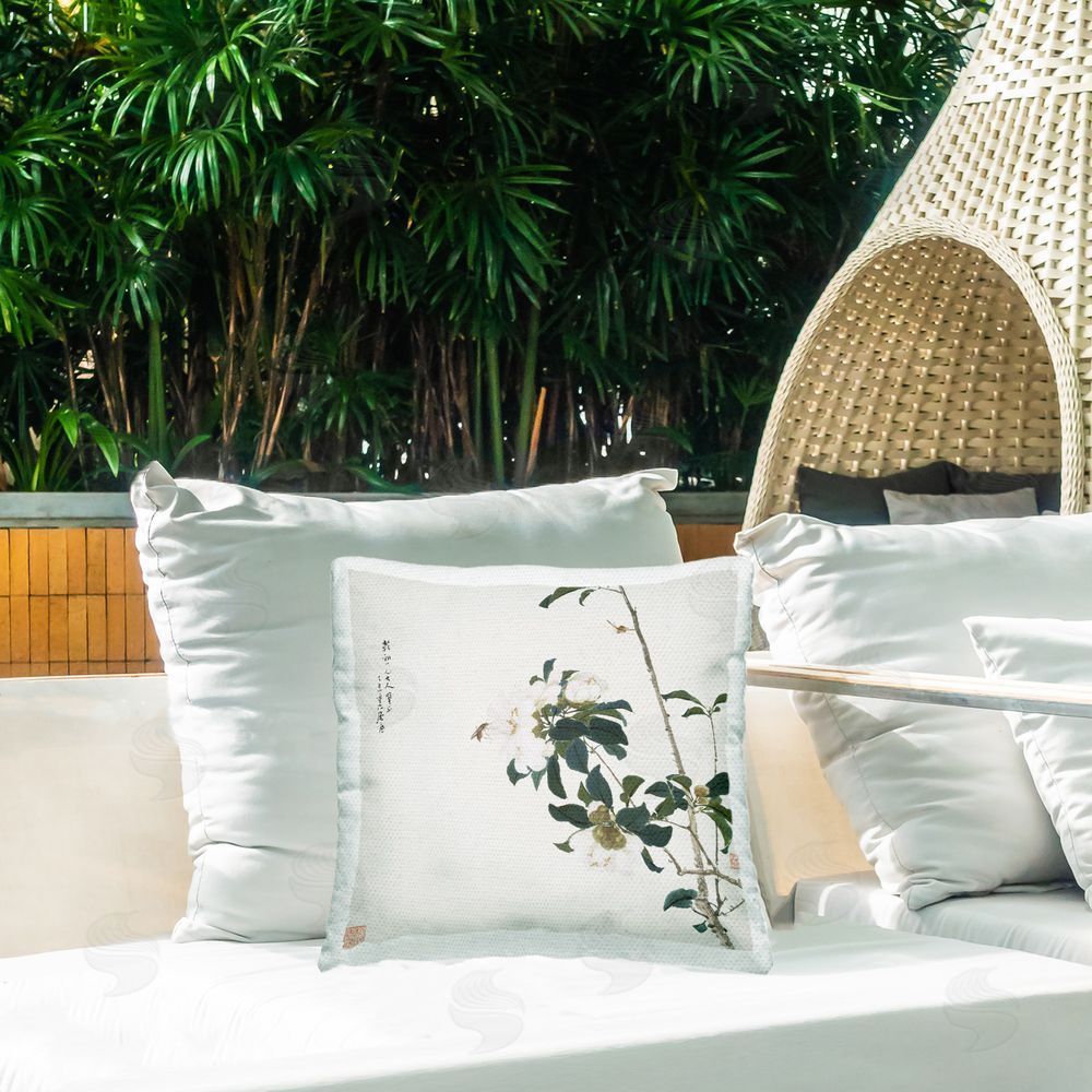 Ju Lian Classic Floral Blooms Outdoor Quick-Dry Polyester Printed Throw Pillow in Back Yard