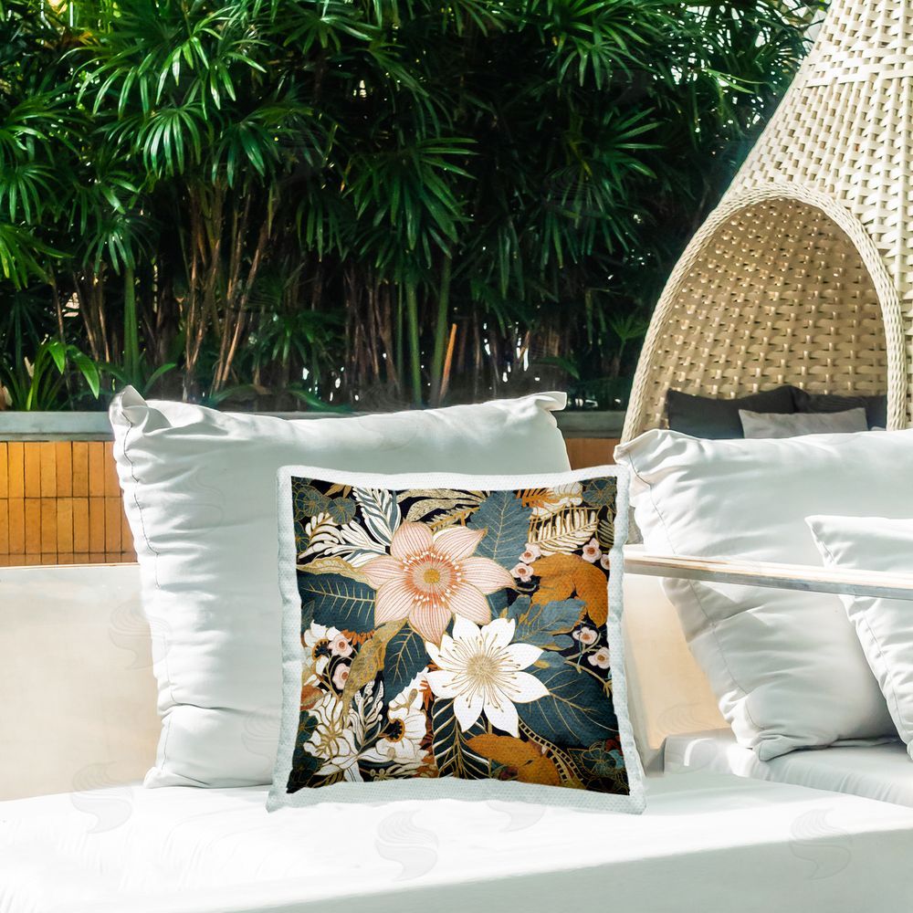Sasha Boho Flower Pattern Outdoor Quick-Dry Polyester Printed Throw Pillow in Back Yard