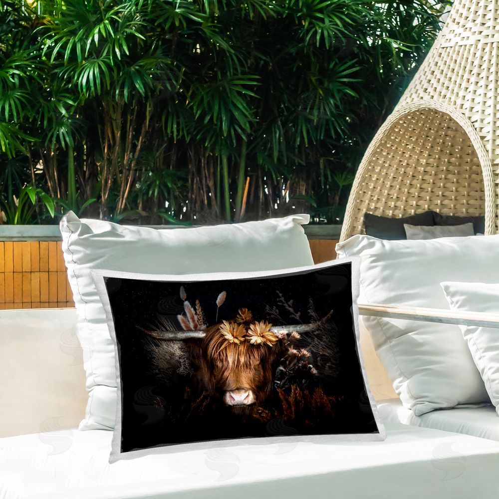 Reinders Shadowed Cattle & Botanicals Outdoor Quick-Dry Polyester Printed Throw Pillow in Back Yard