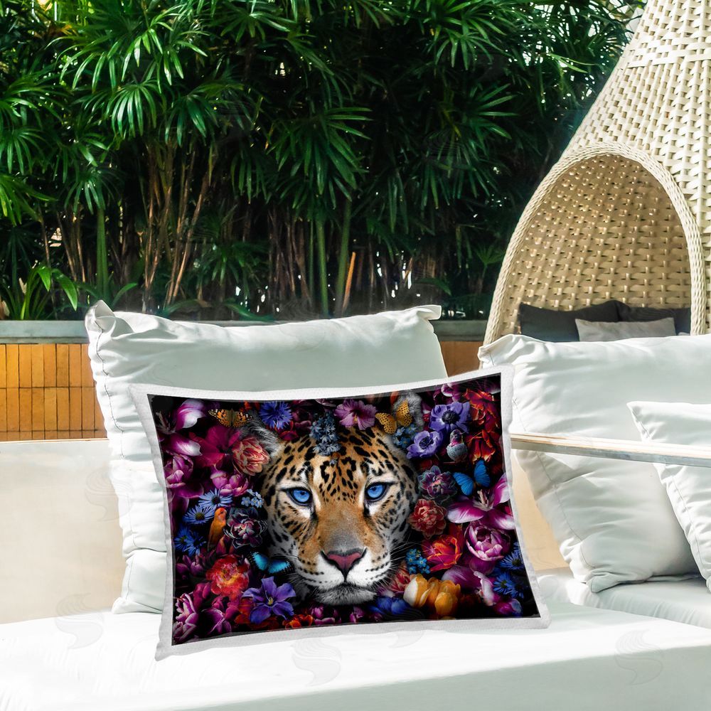 Reinders Piercing Leopard Gaze Outdoor Quick-Dry Polyester Printed Throw Pillow in Back Yard