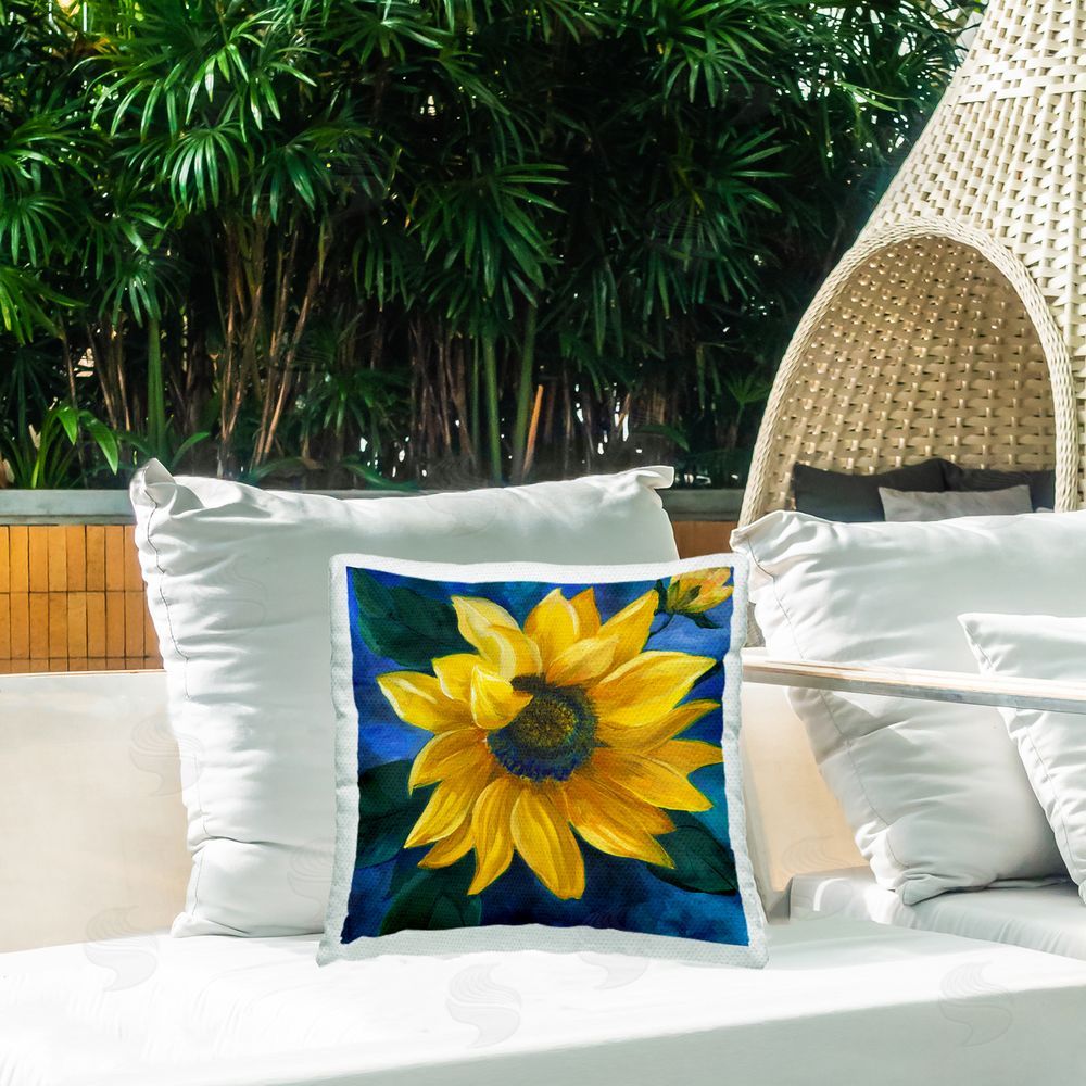 Nan Sunflower Curling Petals Outdoor Quick-Dry Polyester Printed Throw Pillow in Back Yard