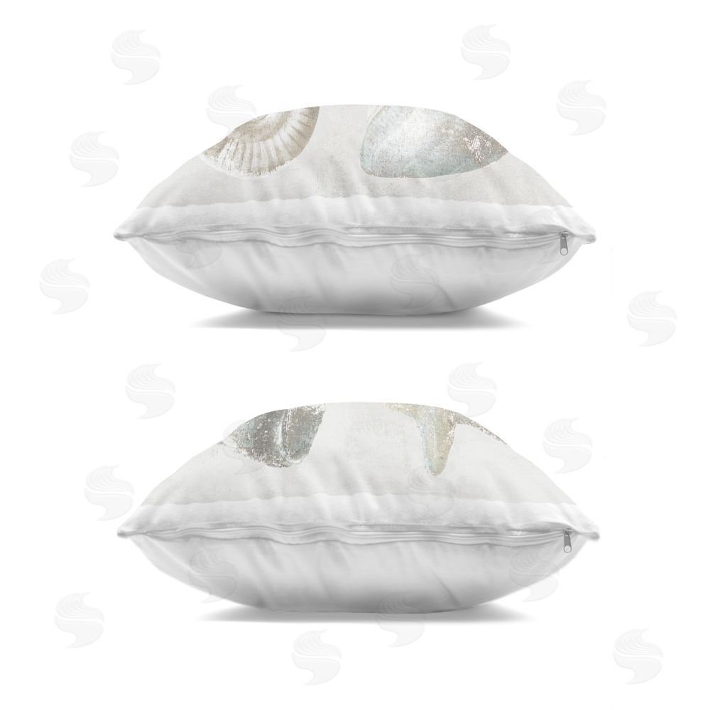 Lorenzo Collective Shoreline Treasures Seashells Collection Indoor Plush Polyester Square Throw Pillow Zipper Detail