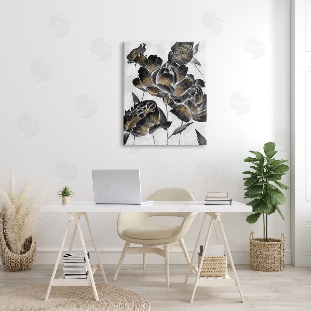 Ziwei Li Blooming Black Roses Dusty Gold Pollen Detail