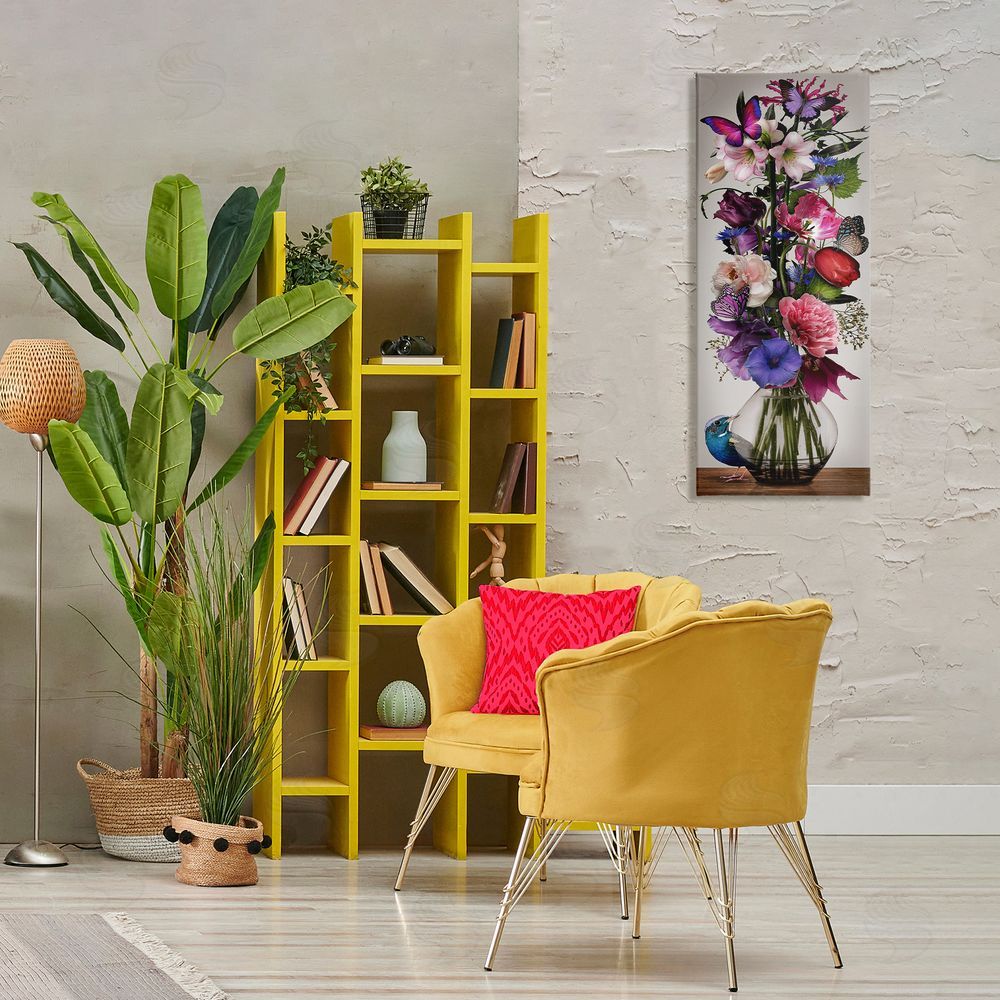 Reinders Bird Peeking at Bouquet