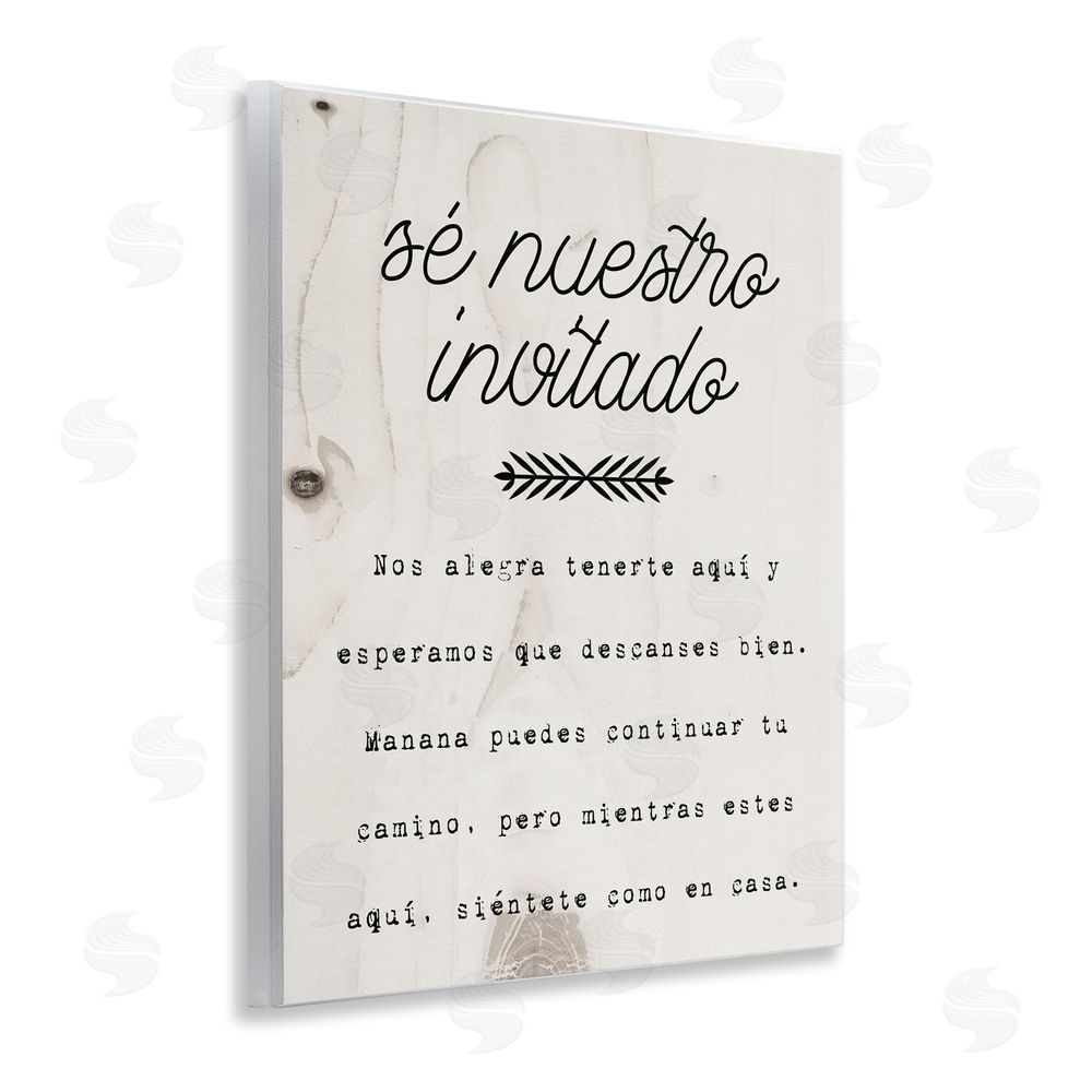 Stupell Studio Sé Nuestro Invitado Aquí Wooden Wall Plaque Art Print