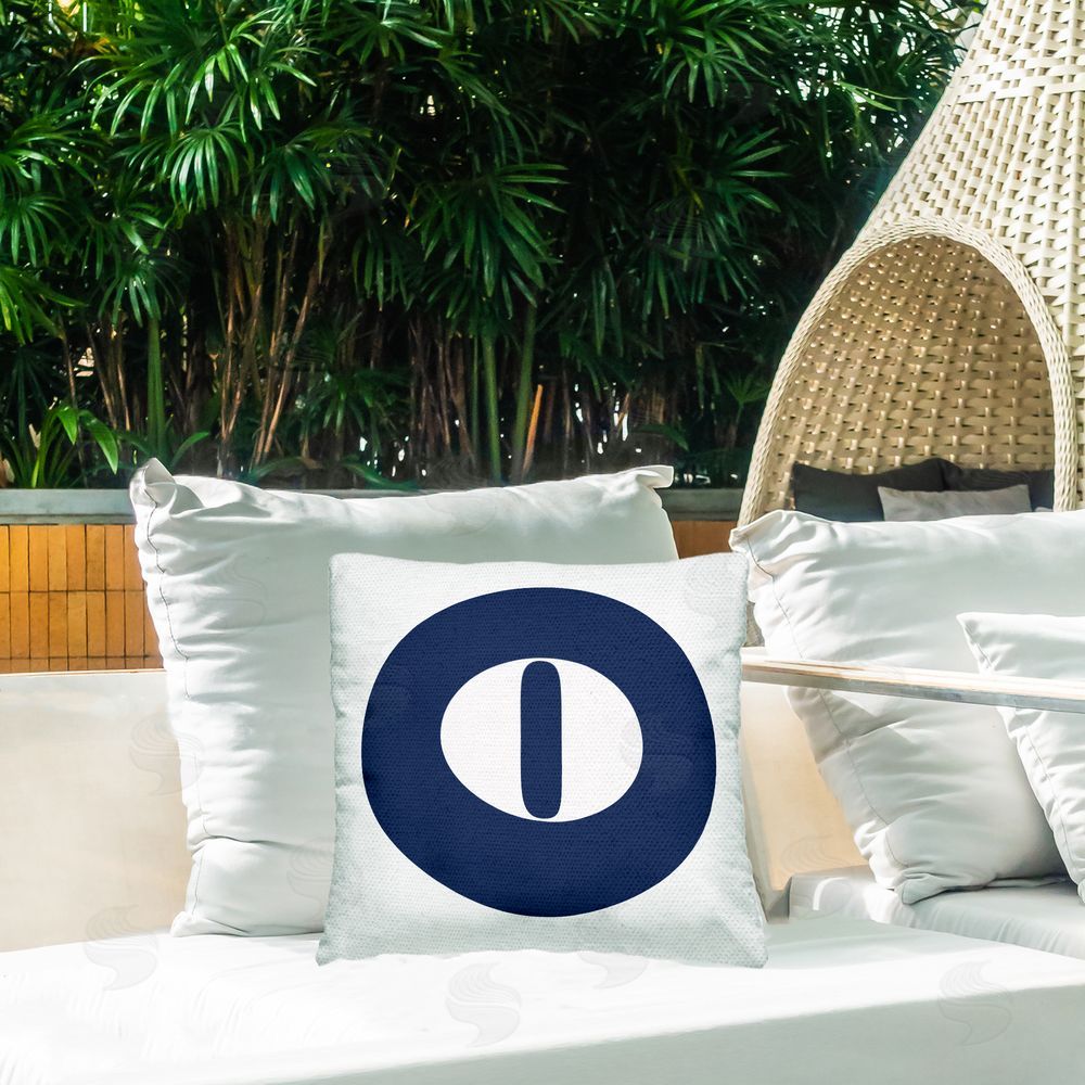 Stupell Studio Blue O Alphabet Letter Outdoor Quick-Dry Polyester Printed Throw Pillow in Back Yard