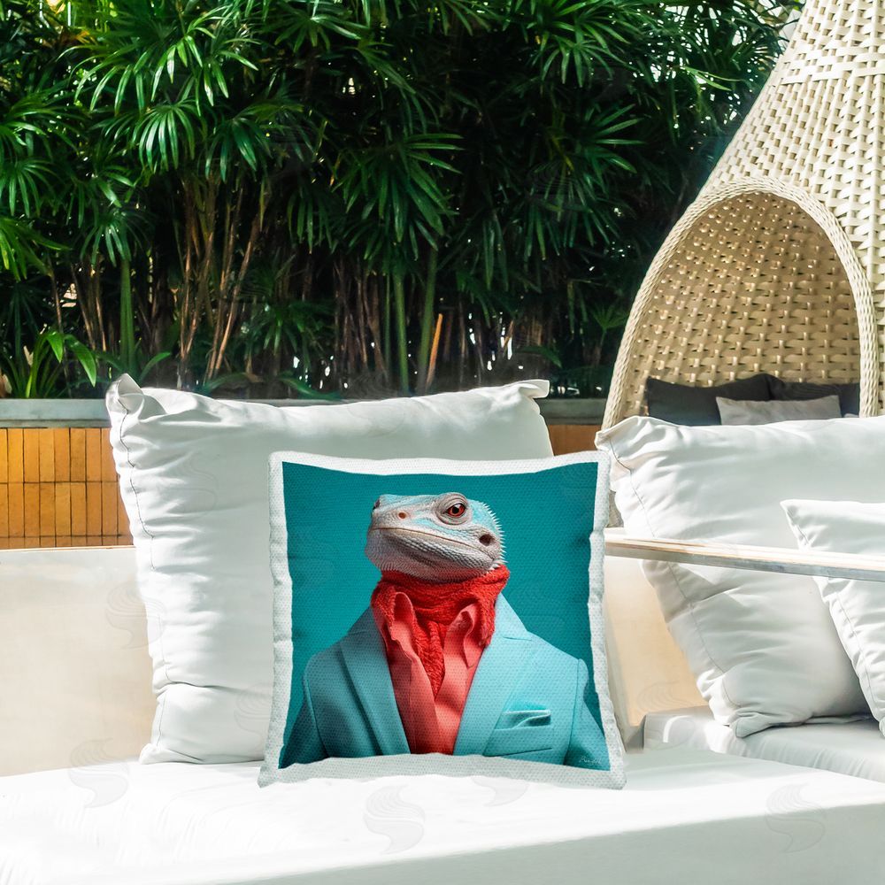 Roozbeh Fancy Iguana Fashion Outdoor Quick-Dry Polyester Printed Throw Pillow in Back Yard