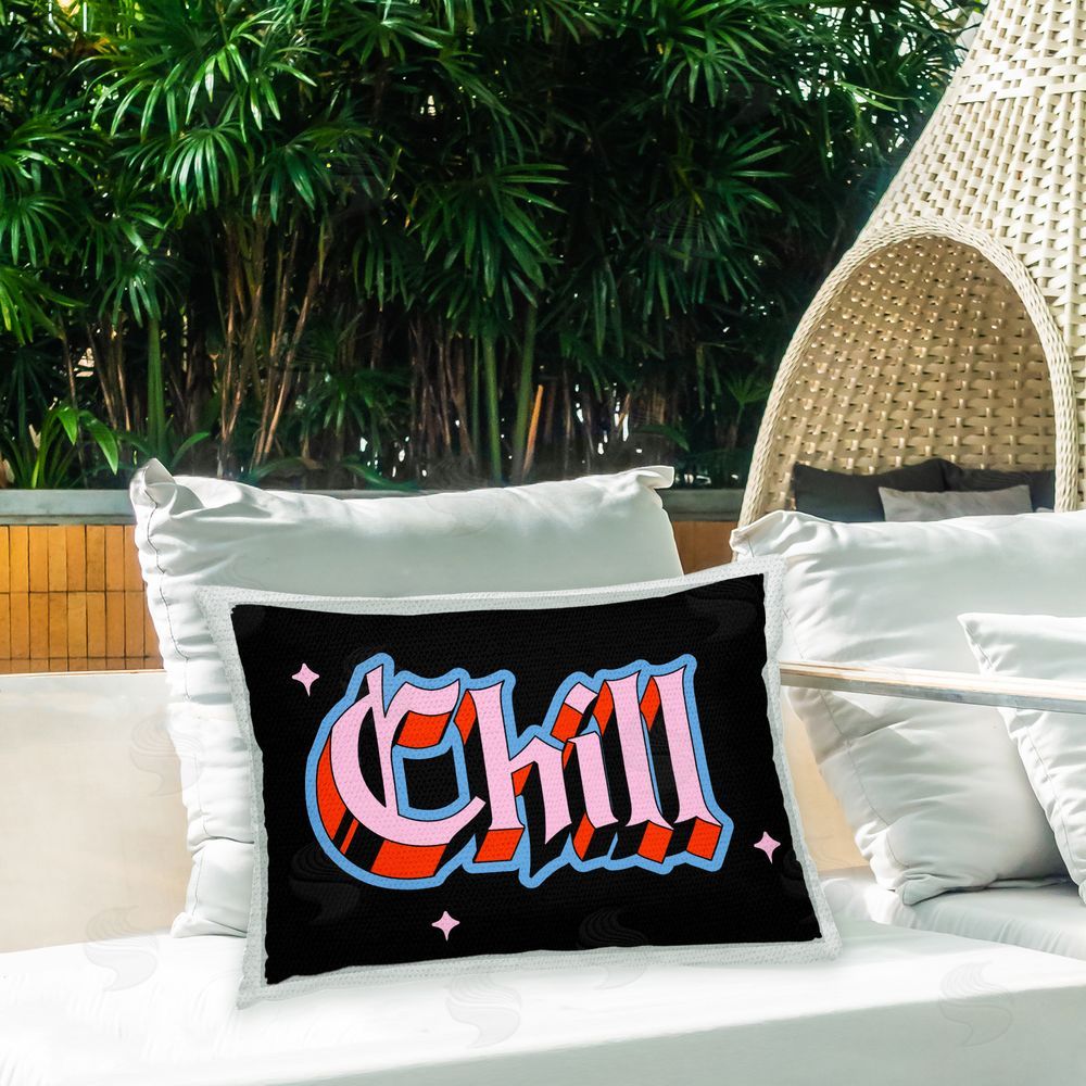 House of Lulu Modern Bold Chill Outdoor Quick-Dry Polyester Printed Throw Pillow in Back Yard