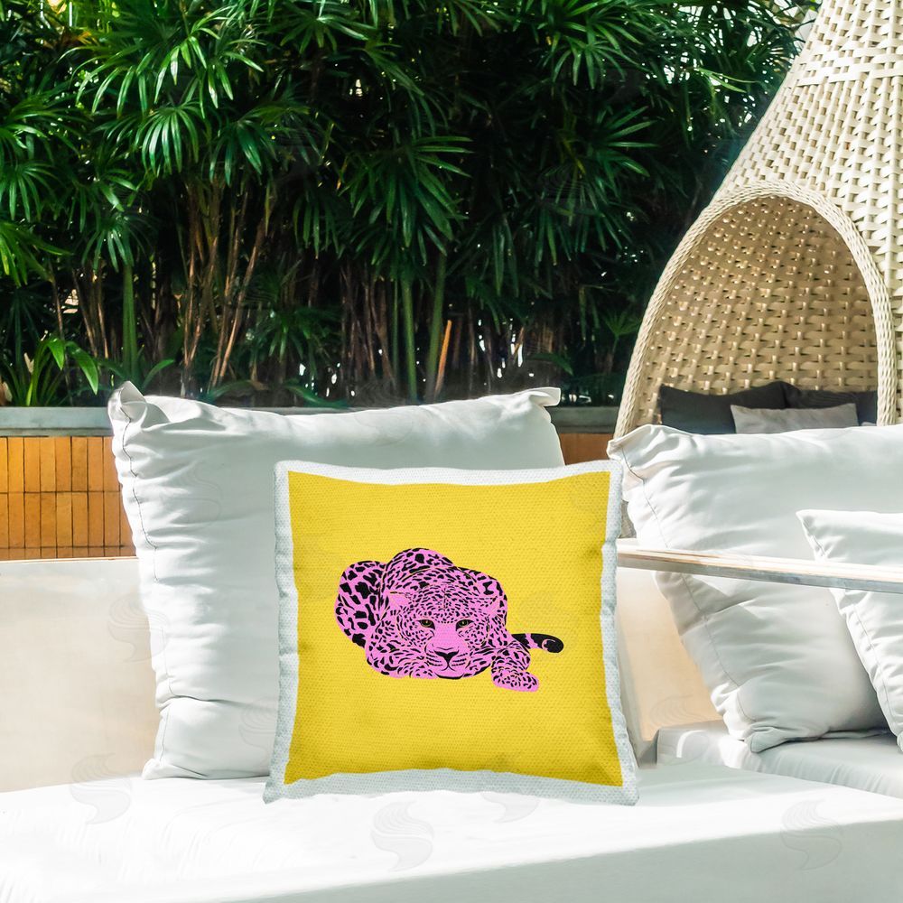 House of Lulu Vivid Pop Style Cheetah Outdoor Quick-Dry Polyester Printed Throw Pillow in Back Yard