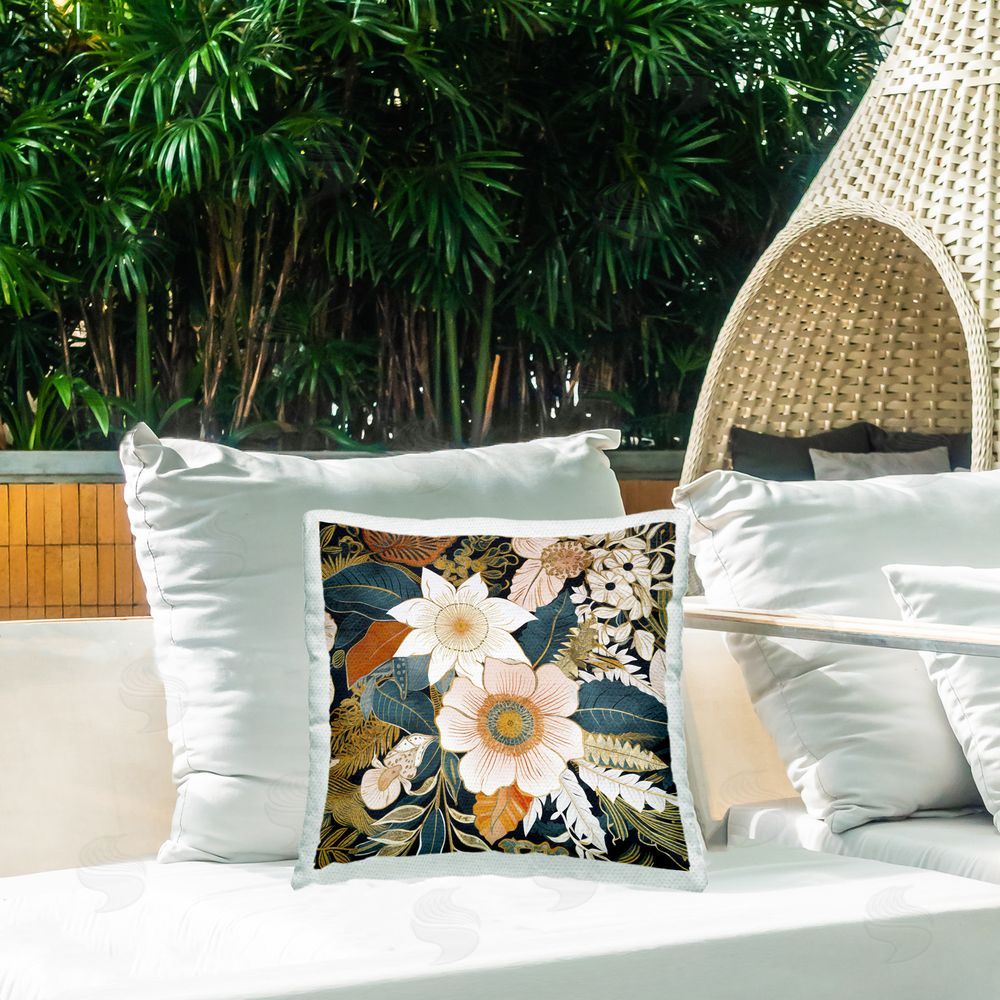 Sasha Eclectic Floral Pattern Outdoor Quick-Dry Polyester Printed Throw Pillow in Back Yard