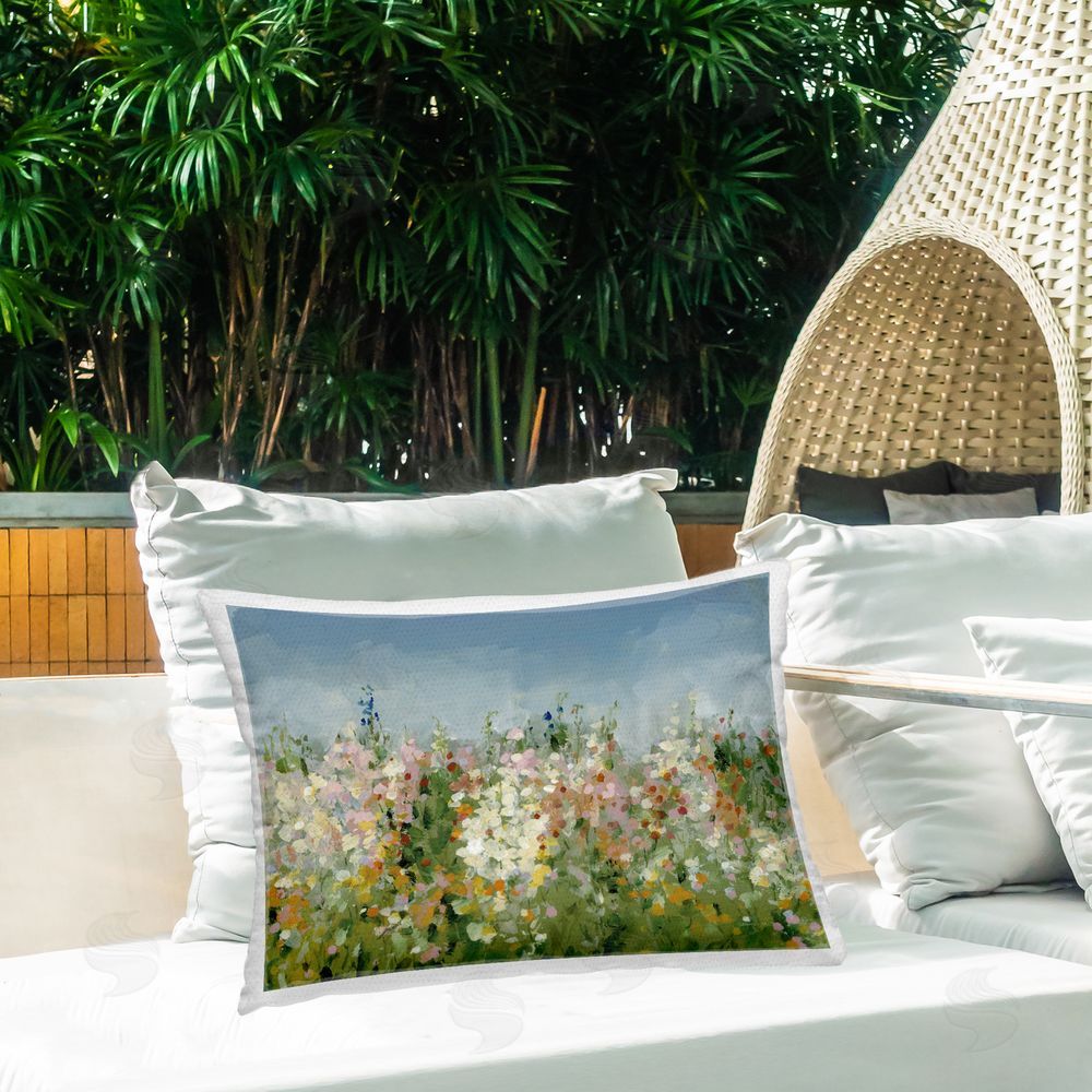 Danhui Nai Speckled Tranquil Field Outdoor Quick-Dry Polyester Printed Throw Pillow in Back Yard