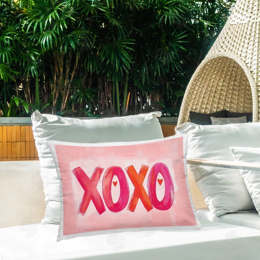LSR Design Studio Pink XOXO with Hearts Outdoor Quick-Dry Polyester Printed Throw Pillow in Back Yard