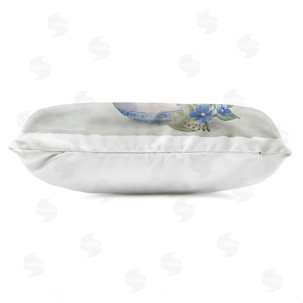 Nan Ivory & Blue Hydrangea Vase Outdoor Quick-Dry Polyester Lumbar Pillow Zipper Detail