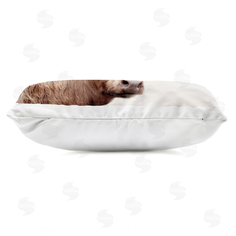CAD Designs Shaggy Highland Cow & Clouds Outdoor Quick-Dry Polyester Lumbar Pillow Zipper Detail