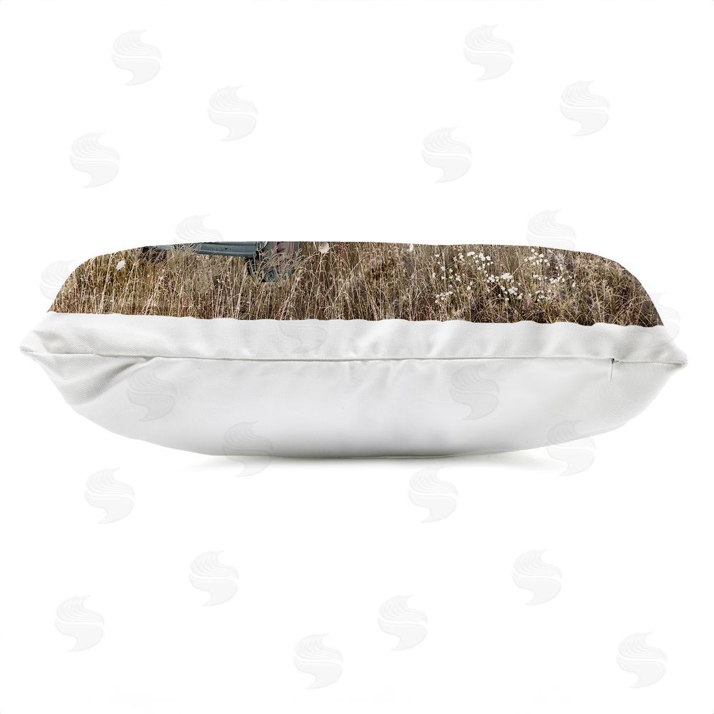 Nan Vintage Pickup in Wildflowers Outdoor Quick-Dry Polyester Lumbar Pillow Zipper Detail