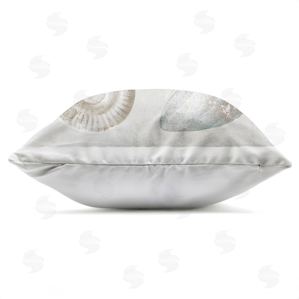 Lorenzo Collective Quartet of Seashells Outdoor Quick-Dry Polyester Square Throw Pillow Zipper Detail